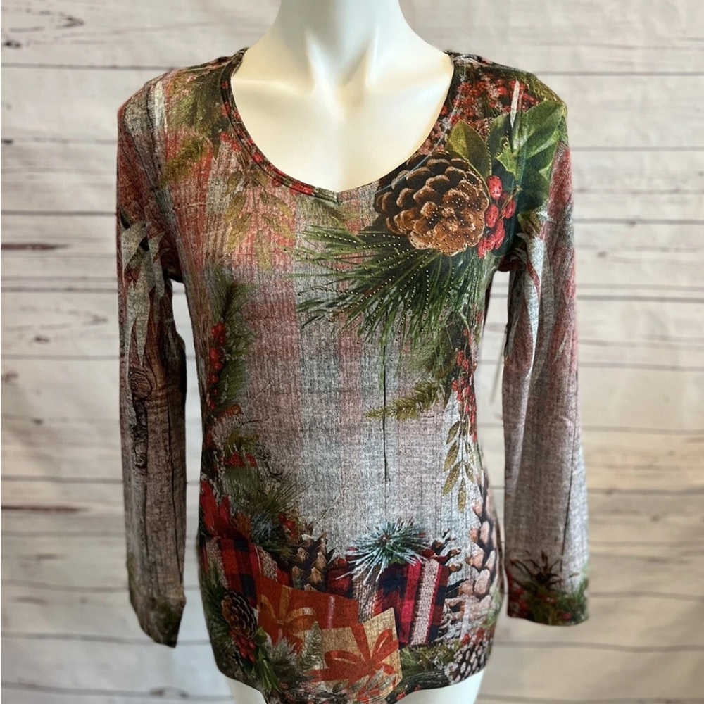 Holiday Traditions Xmas Pinecone VNeck Pullover Shirt Long Sleeve SIZE SMALL NWT